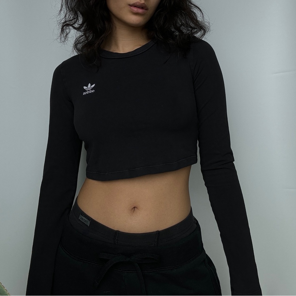 🌟 Adidas Black Cropped Long Sleeve Top 🌟